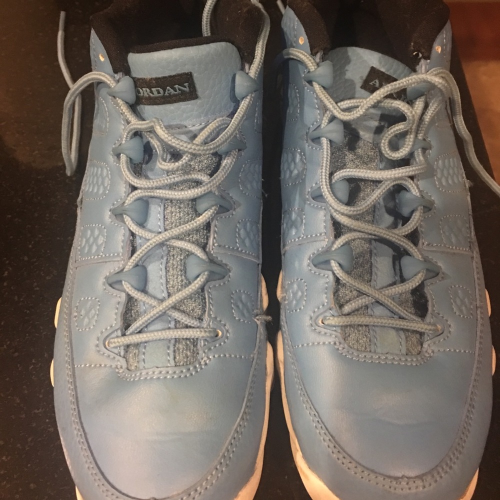 Gym shoes